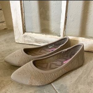 Skechers Cleo Razz Dazz tan flats size 9